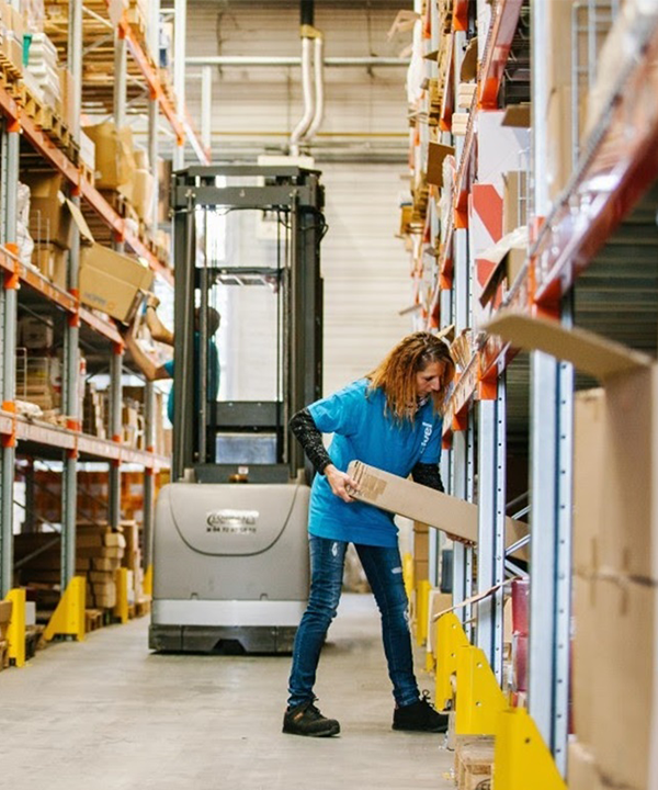 Distribution centre representing wholesale and retail fulfilment